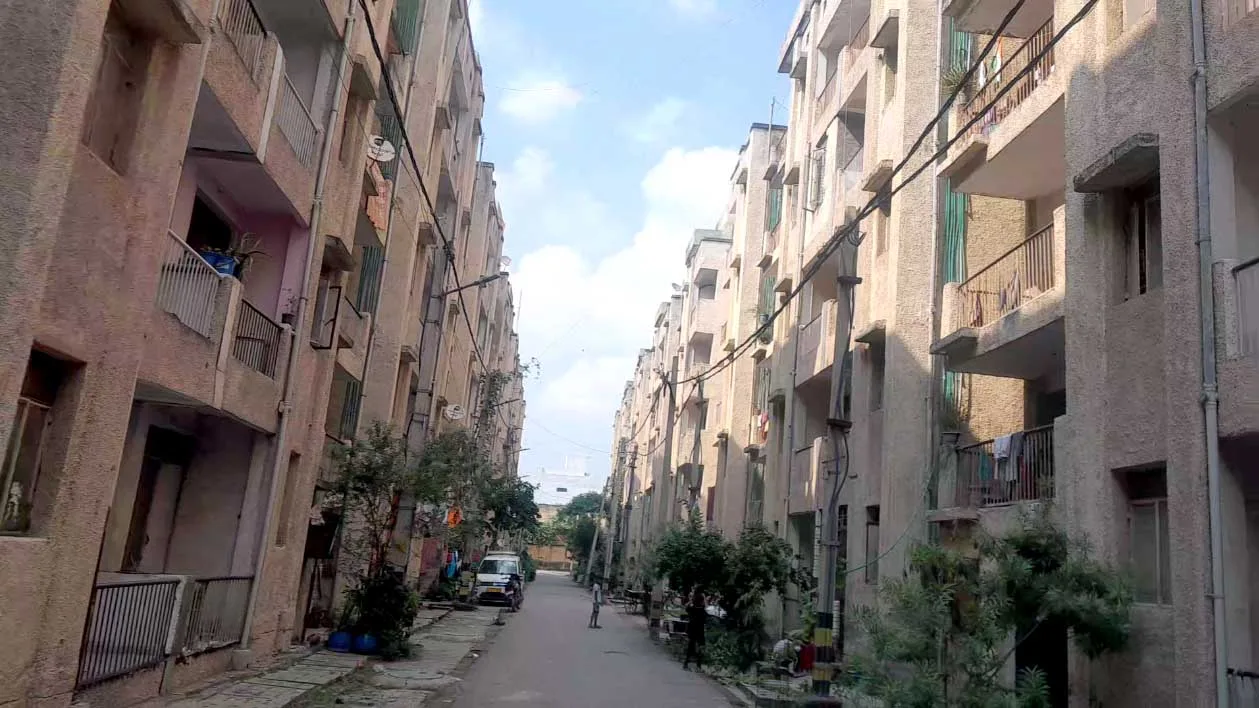 DDA LIG FLATS IN SIRASPUR